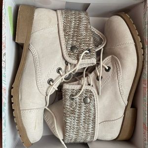 Dept 222 Madison II Cream Boots